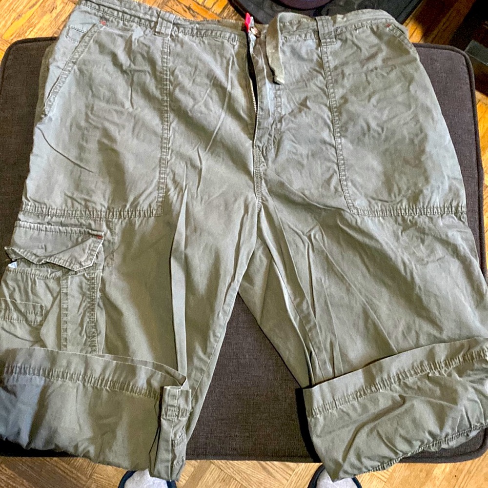 TOMMY HILFIGER Green Cargo Shorts mens Size 38”